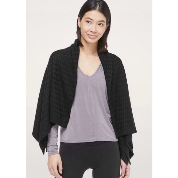 Lululemon Forward Flow Poncho in Heathered Black OS - Picture 1 of 8